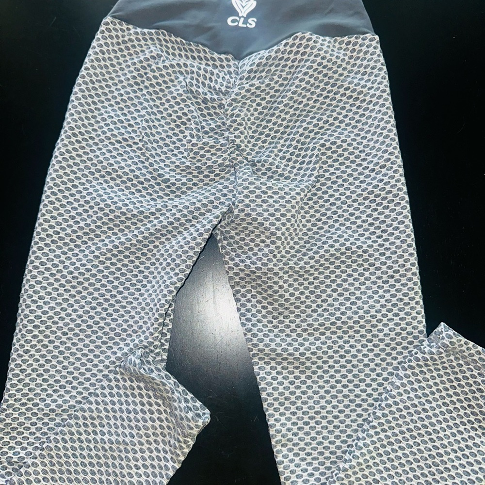 CLS Textured scrunch Active Leggings - Gray/White size M